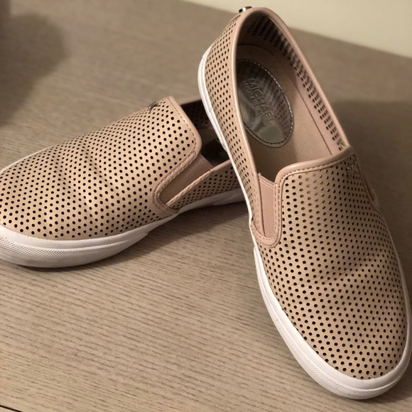 Michael Kors Shoes - ❤️LAST PRICE ❤️Michael Kors shoes